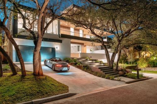 Picture of https://www.realty.com/dps/500/HouseImages/AUSTIN/967/f_8209967.jpg