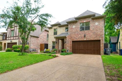 Picture of https://www.realty.com/dps/500/HouseImages/NTREIS/647/f_20410647.jpg