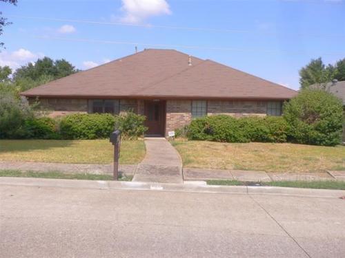 Picture of https://www.realty.com/dps/500/HouseImages/NTREIS/753/f_20439753.jpg