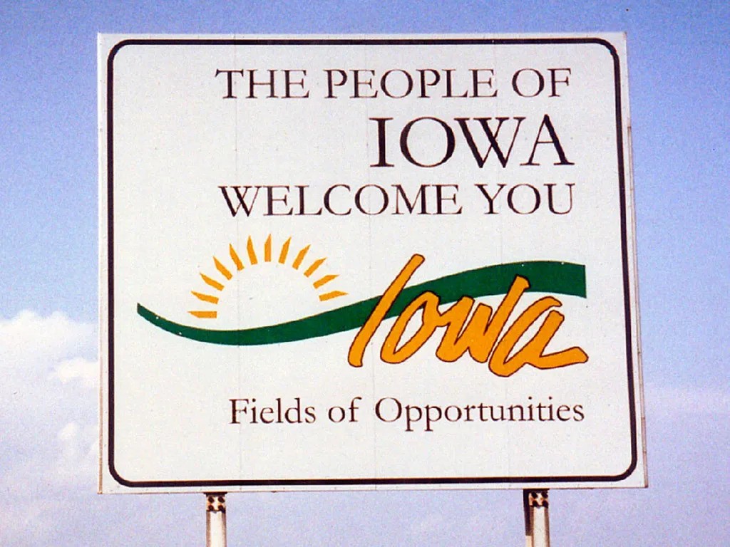 Iowa welcome sign